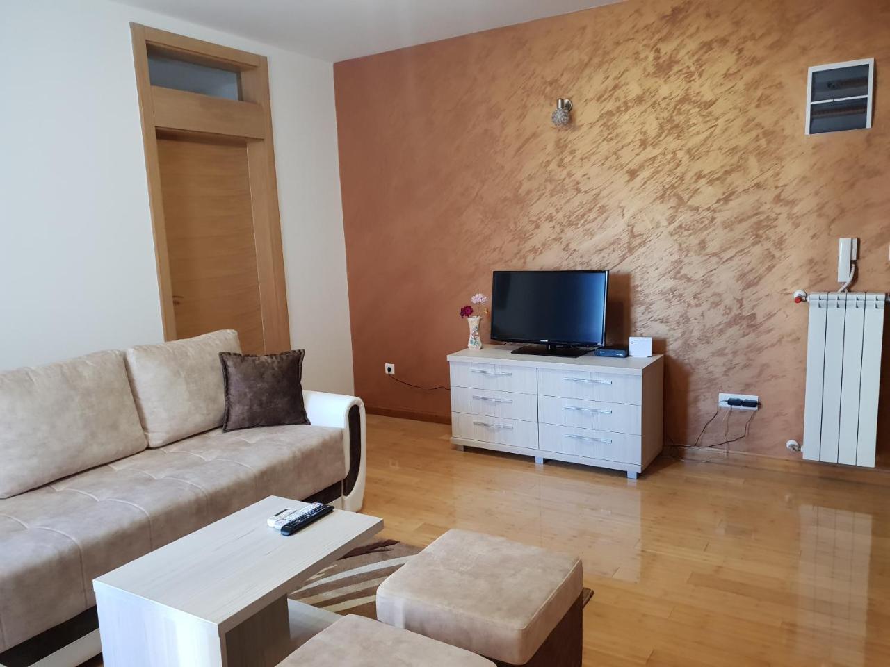 Apartman Kej Free Parking Kraljevo Buitenkant foto
